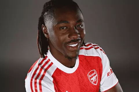 "من البكاء لأسبوع" لـ "الرقم 10".. رحلة إيزي للعودة إلى أرسنال (صور)